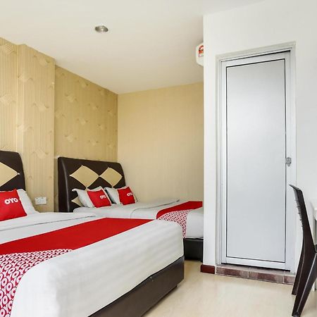 Oyo 89583 Grove Hotel Kajang Esterno foto