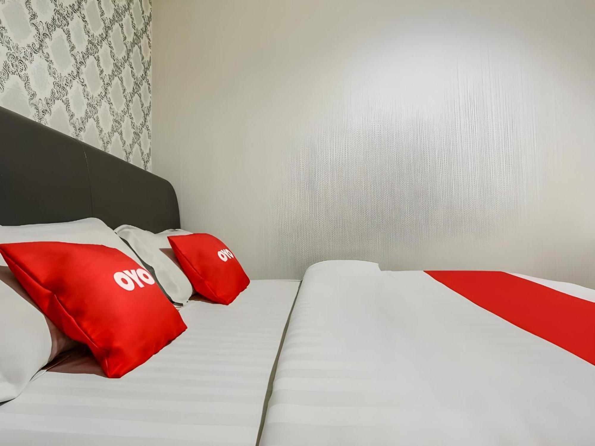 Oyo 89583 Grove Hotel Kajang Esterno foto